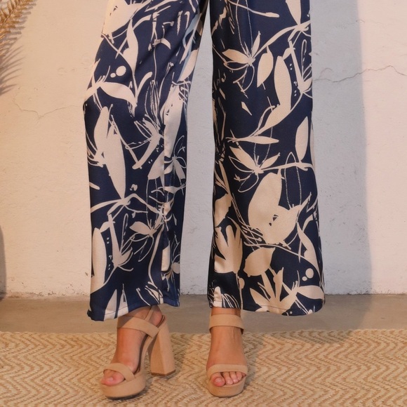 Dreaming Lily Satin Pocket Pants - Picture 2 of 4